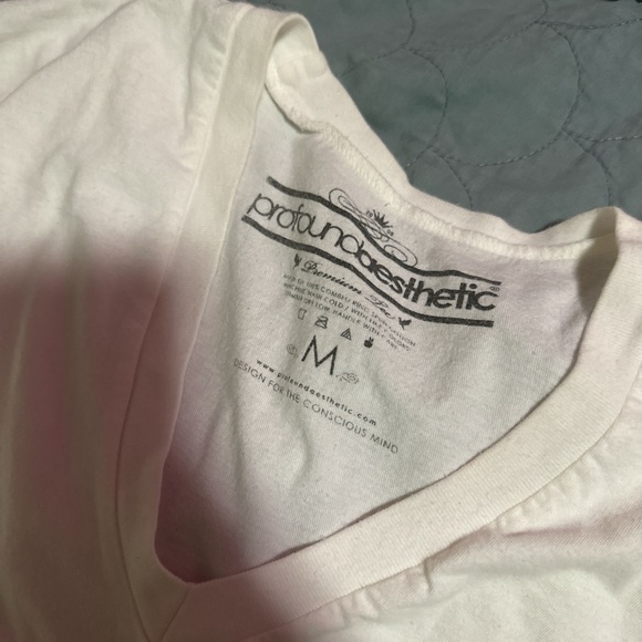 RARE Profound Aesthetic Fly Bird Graphic V-Neck Premium Tees T-Shirt M - Picture 2 of 2
